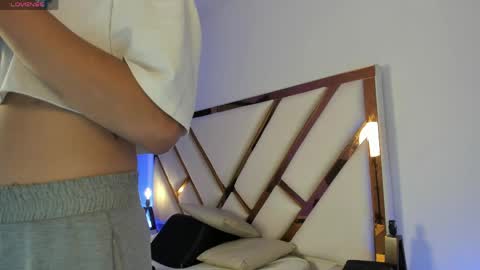 Aron cruz  online show from 05-15-26, 01:07