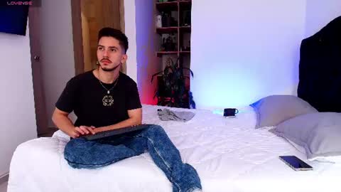 Snapshot of aron_santoro1 chatting on 07-20-26, 03:58 Aron Santoro online show from 07-20-26, 03:58