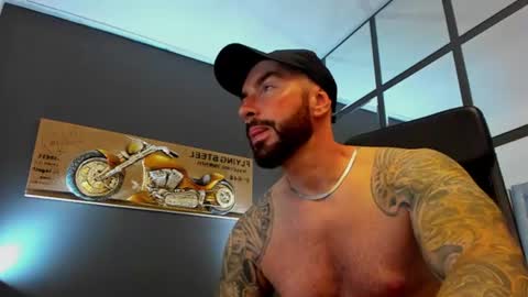 Snapshot of arongrant chatting on 06-17-26, 08:39 AronGrant online show from 06-17-26, 08:39