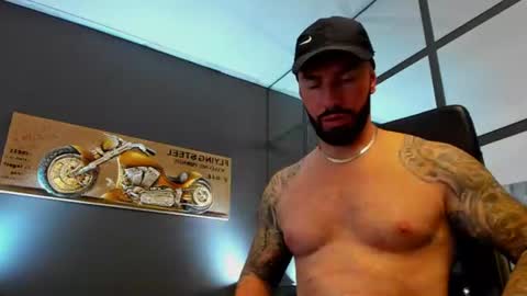 Snapshot of arongrant chatting on 06-18-26, 09:14 AronGrant online show from 06-18-26, 09:14