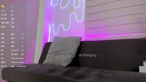 MIA OF artmiajoy online show from 01-06-26, 10:52