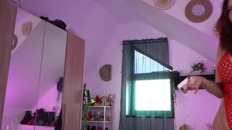 Snapshot of artofboobs chatting on 03-27-26, 08:26 Amalia online show from 03-27-26, 08:26