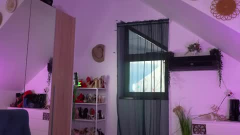 Snapshot of artofboobs chatting on 04-14-26, 03:56 Amalia online show from 04-14-26, 03:56