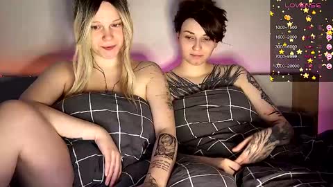 Arya brunett and Cassie blond online show from 01-21-25, 12:18