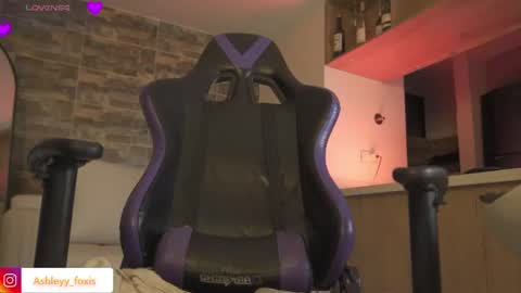 Snapshot of ashleyyfox_ chatting on 07-17-26, 04:41 Ashley Fox online show from 07-17-26, 04:41