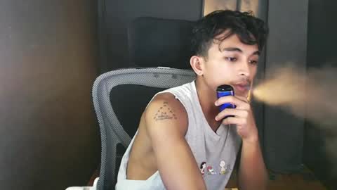 Snapshot of asian_hunk_moreno chatting on 06-21-26, 03:03 Yuri online show from 06-21-26, 03:03