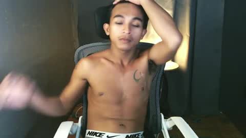 Snapshot of asian_hunk_moreno chatting on 06-28-26, 03:29 Yuri online show from 06-28-26, 03:29