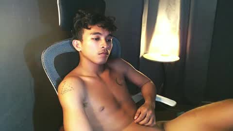 Snapshot of asian_hunk_moreno chatting on 07-06-26, 04:31 Yuri online show from 07-06-26, 04:31
