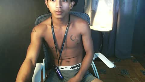 Snapshot of asian_hunk_moreno chatting on 07-07-26, 07:23 Yuri online show from 07-07-26, 07:23