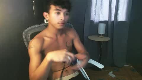 Snapshot of asian_hunk_moreno chatting on 07-08-26, 05:45 Yuri online show from 07-08-26, 05:45