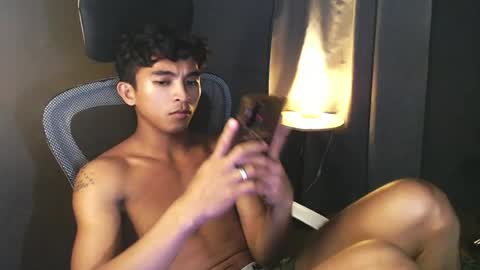 Snapshot of asian_hunk_moreno chatting on 07-09-26, 07:40 Yuri online show from 07-09-26, 07:40