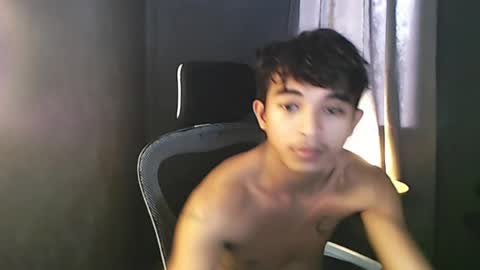 Snapshot of asian_hunk_moreno chatting on 07-17-26, 07:15 Yuri online show from 07-17-26, 07:15