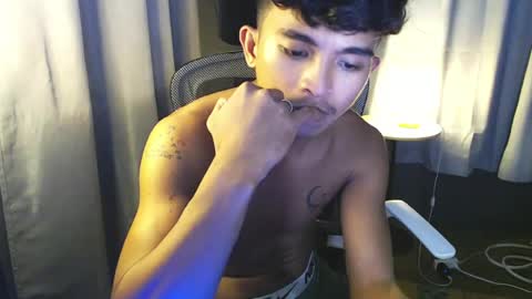 Snapshot of asian_hunk_moreno chatting on 07-21-26, 06:21 Yuri online show from 07-21-26, 06:21
