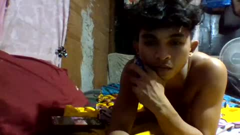 Snapshot of asian_hunk_moreno chatting on 08-01-26, 05:12 Yuri online show from 08-01-26, 05:12