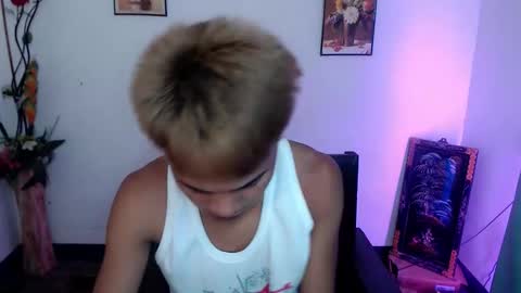 Snapshot of asian_lover05 chatting on 09-24-25, 03:59 asian_lover05 online show from 09-24-25, 03:59