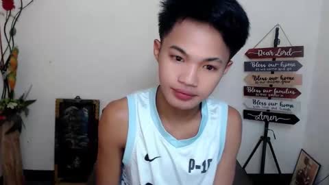 Snapshot of asian_lover05 chatting on 10-12-25, 04:06 asian_lover05 online show from 10-12-25, 04:06