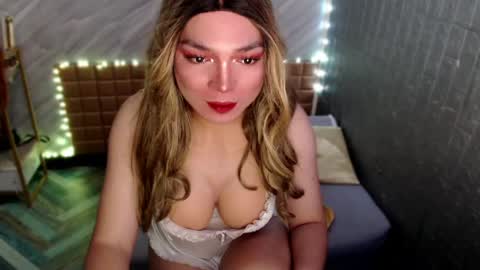 Snapshot of asiandollxxx4u chatting on 04-05-26, 05:21 BELLA NOTCH online show from 04-05-26, 05:21