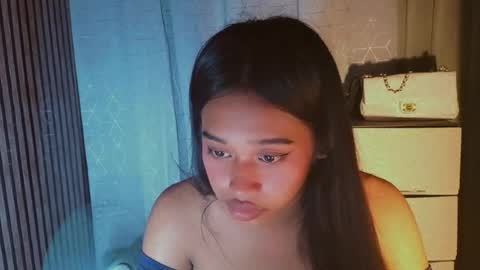 Snapshot of asiantreasures chatting on 06-19-26, 02:16 kisses online show from 06-19-26, 02:16