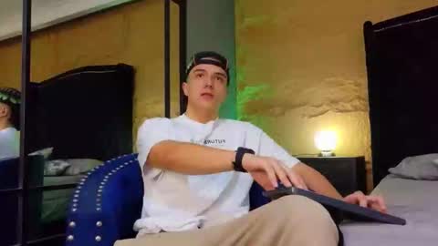 Snapshot of aslanfox_ chatting on 05-20-26, 04:07 Aslan online show from 05-20-26, 04:07