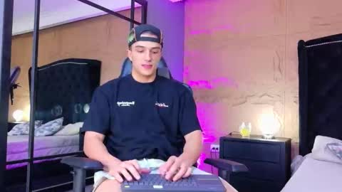 Snapshot of aslanfox_ chatting on 06-01-26, 02:24 Aslan online show from 06-01-26, 02:24