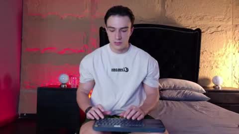 Snapshot of aslanfox_ chatting on 06-15-26, 12:13 Aslan online show from 06-15-26, 12:13