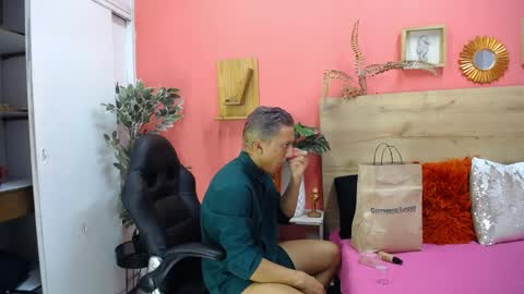 Snapshot of aslyhernandez chatting on 03-28-26, 11:54 ASLY online show from 03-28-26, 11:54