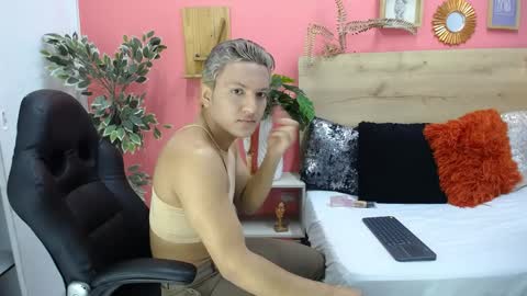 Snapshot of aslyhernandez chatting on 04-06-26, 10:05 ASLY online show from 04-06-26, 10:05