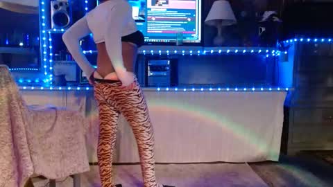 SIR WILLIAM online show from 03-23-26, 05:11