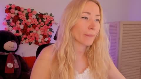 Snapshot of astramonroe chatting on 06-03-26, 07:11 astramonroe online show from 06-03-26, 07:11