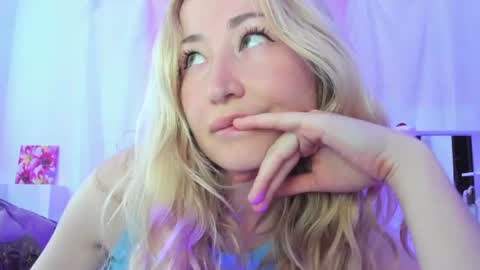 Snapshot of astramonroe chatting on 06-10-26, 10:03 astramonroe online show from 06-10-26, 10:03
