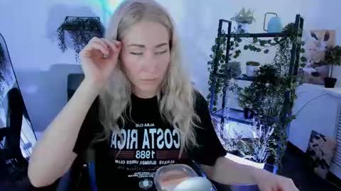 Snapshot of astramonroe chatting on 06-16-26, 10:18 astramonroe online show from 06-16-26, 10:18