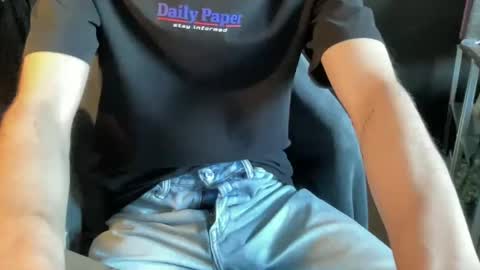 Undress a hung twink  online show from 01-10-25, 11:33