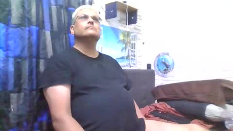 Snapshot of atr2424293280 chatting on 04-19-26, 10:01 A online show from 04-19-26, 10:01