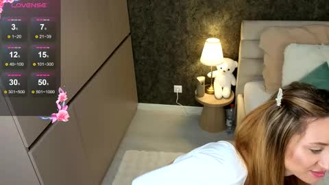 Aura online show from 04-17-26, 08:12