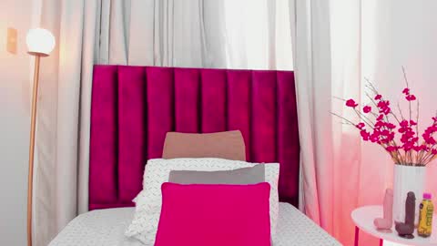 Aura Stone online show from 12-21-24, 06:34