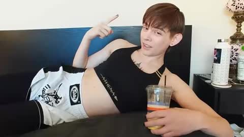 Snapshot of aurora_996 chatting on 03-03-25, 05:18 Aurora online show from 03-03-25, 05:18