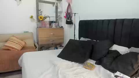 aurora_moonm online show from 03-14-26, 04:07