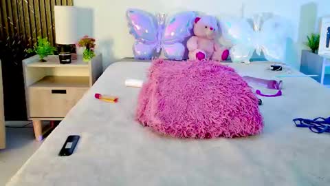 Snapshot of aurora_petitee chatting on 06-18-26, 02:10 Aurora online show from 06-18-26, 02:10