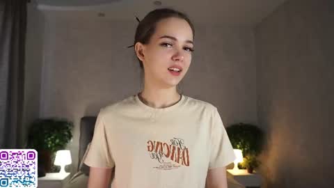 Snapshot of auroralowen chatting on 06-16-26, 03:20 Aurora online show from 06-16-26, 03:20