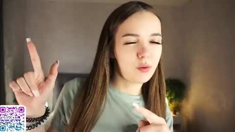 Snapshot of auroralowen chatting on 06-24-26, 03:38 Aurora online show from 06-24-26, 03:38