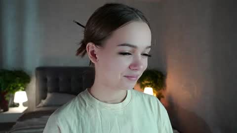 Snapshot of auroralowen chatting on 07-18-26, 06:06 Aurora online show from 07-18-26, 06:06