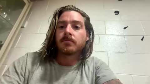 Snapshot of aussie_surf_dude chatting on 03-24-26, 04:06 Aussie online show from 03-24-26, 04:06