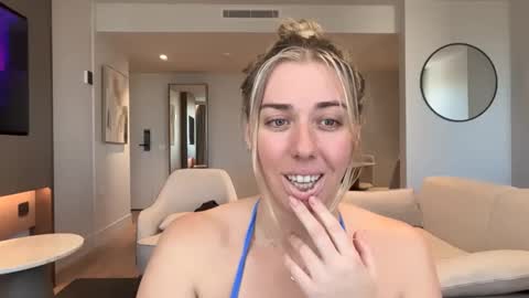 aussielulu online show from 04-15-26, 03:24