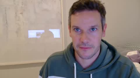 Snapshot of aussiesurfer0000 chatting on 05-27-26, 04:09 aussiesurfer0000 online show from 05-27-26, 04:09