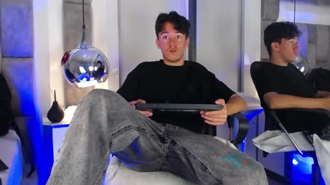 austinreeds online show from 05-01-26, 01:16