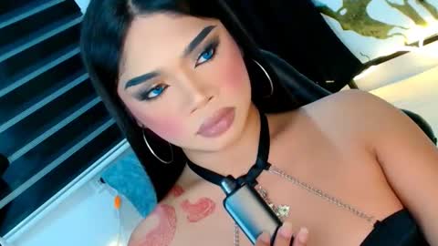 Snapshot of ava_lux chatting on 06-22-26, 06:21 Ava online show from 06-22-26, 06:21