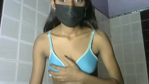 avery_lust01 online show from 05-16-26, 06:54