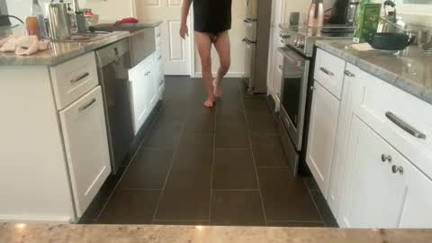 Snapshot of avgdiver chatting on 05-18-26, 12:11 avgdiver online show from 05-18-26, 12:11
