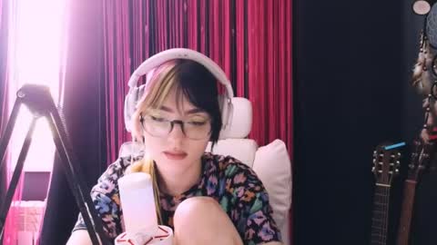 Snapshot of avi_nile chatting on 05-04-26, 04:30 Avriel online show from 05-04-26, 04:30