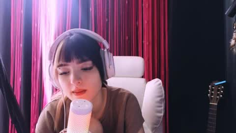 Snapshot of avi_nile chatting on 05-20-26, 05:24 Avriel online show from 05-20-26, 05:24
